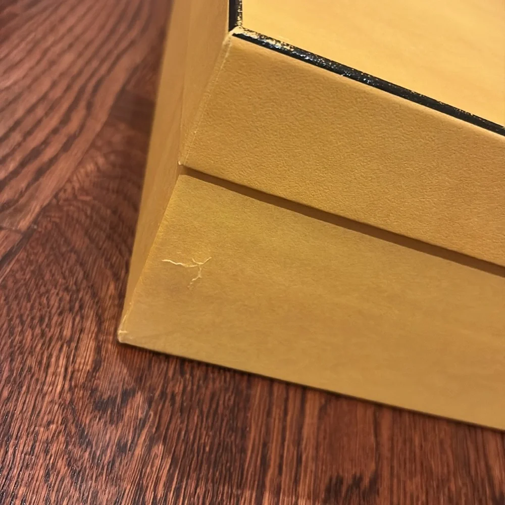 Fendi Bright Yellow Shoe Box - Picture 2 of 2
